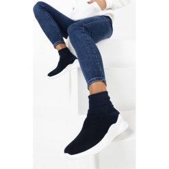 Granatowe Sneakersy Elrinnara. Niebieskie sneakersy damskie Born2be. Za 89,99 zł.