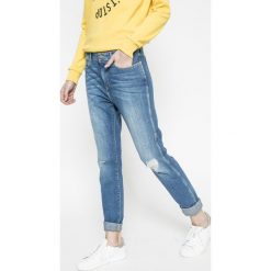 Wrangler - Jeansy Soft Worn. Niebieskie jeansy damskie Wrangler, z obniżonym stanem. W wyprzedaży za 179,90 zł.