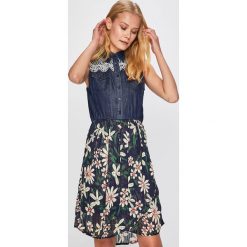 Desigual - Sukienka. Niebieskie sukienki damskie Desigual, na co dzień, z haftami, z bawełny, casualowe, bez kołnierzyka, z krótkim rękawem, krótkie, mini, rozkloszowane. Za 499,90 zł.