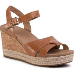Espadryle UGG - W Coverdale 1112681 Alm. Pomarańczowe espadryle damskie Ugg, bez wzorów, ze skóry ekologicznej, bez obcasa, na obcasie. Za 519,00 zł.