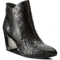 Botki CAPRICE - 9-25336-39 Black Barocco 066. Czarne botki damskie na obcasie Caprice, ze skóry. W wyprzedaży za 249,00 zł.