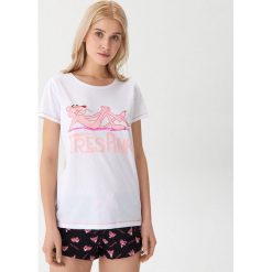 Piżamowa koszulka The Pink Panther - Biały. Białe piżamy damskie marki House, s, bez wzorów, bez rękawów. Za 29,99 zł.