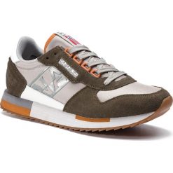 Sneakersy NAPAPIJRI - Virtus N0JQN New Olive Green GD6. Zielone sneakersy męskie marki Napapijri, na co dzień, bez wzorów, z zamszu, bez zapięcia. Za 419,00 zł.