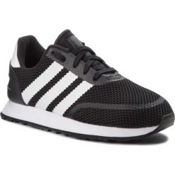 Buty adidas - N-5923 C D96694 Cblack/Ftwwht/Cblack. Czarne półbuty dziewczęce Adidas, na sznurówki. W wyprzedaży za 179,00 zł.