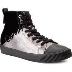 Trampki CALVIN KLEIN JEANS - Dotty R0640 Pewter/Black. Szare półbuty damskie marki Calvin Klein Jeans, bez wzorów, z jeansu, na sznurówki. W wyprzedaży za 299,00 zł.