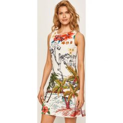 Desigual - Sukienka. Białe sukienki damskie Desigual, na co dzień, s, bez wzorów, z bawełny, casualowe, z okrągłym kołnierzem, bez rękawów, mini, proste. Za 349,90 zł.