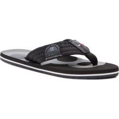 Japonki TOMMY HILFIGER - Woven Label Beach Sandal FM0FM01932 Black 990. Czarne klapki męskie TOMMY HILFIGER, bez wzorów, ze skóry. Za 159,00 zł.