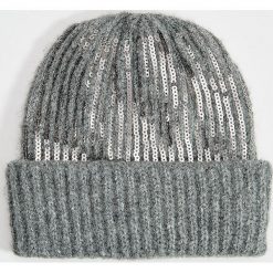 Czapka z cekinami - Szary. Szare czapki damskie Mohito, bez wzorów. Za 39,99 zł.