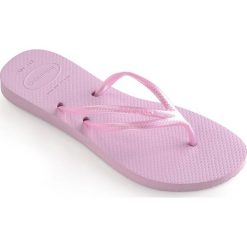 Havaianas - Japonki. Różowe klapki damskie Havaianas, bez wzorów, z materiału, bez obcasa, na obcasie. W wyprzedaży za 59,90 zł.