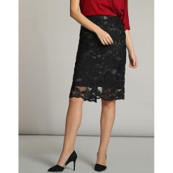 Spódnica w kolorze czarnym. Czarne spódniczki damskie Liu Jo, w koronkowe wzory, z koronki, midi. W wyprzedaży za 319,95 zł.