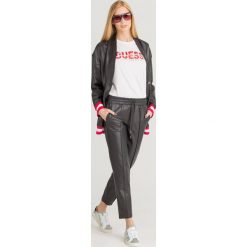 ŻAKIET ERMIN Guess. Czarne marynarki damskie Guess, s, z aplikacjami. Za 339,50 zł.