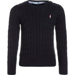 Polo Ralph Lauren CLASSIC Sweter hunter navy. Niebieskie swetry chłopięce marki Polo Ralph Lauren, z bawełny, polo. W wyprzedaży za 276,75 zł.