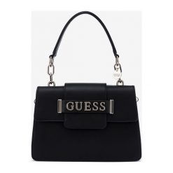 Guess Kerrigan Torebka Czarny. Czarne torebki klasyczne damskie Guess, w paski, z materiału, bez dodatków. Za 557,95 zł.