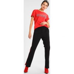 T-shirty damskie: Storm & Marie WINNER TEE Tshirt z nadrukiem flame scarlet