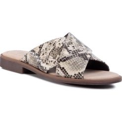Klapki CLARKS - Declan Ivy 261500564 Taupe Snake. Brązowe klapki damskie Clarks, bez wzorów, ze skóry ekologicznej, bez obcasa, na obcasie. W wyprzedaży za 179,00 zł.