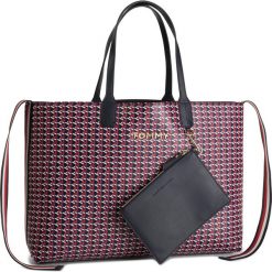 Torebka TOMMY HILFIGER - Iconic Tommy Tote Mono AW0AW06911 903. Niebieskie torebki klasyczne damskie TOMMY HILFIGER, bez wzorów, ze skóry ekologicznej, klasyczne, duże, bez dodatków. Za 579,00 zł.