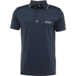 BOSS ATHLEISURE PAULETECH PRO Koszulka sportowa night watch. Niebieskie koszulki męskie marki BOSS Athleisure, s, bez wzorów, z elastanu, sportowe, polo, bez rękawów. Za 419,00 zł.