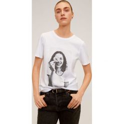 Mango - T-shirt Woman. Czarne bluzki damskie Mango, s, z nadrukiem, z bawełny, casualowe, z okrągłym kołnierzem, z krótkim rękawem. Za 49,90 zł.