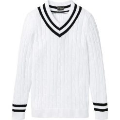 Sweter z dekoltem w serek i wzorem w warkocze bonprix biało-czarny. Białe swetry męskie bonprix, s, bez wzorów, z bawełny, z dekoltem w serek, bez kaptura. Za 59,99 zł.