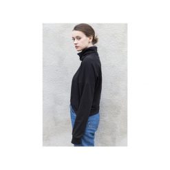 OVERSIZED PREMIUM TURTLENECK IN BRUSHED BLACK. Czarne bluzy damskie marki The Hive, s, bez wzorów, z dzianiny, bez rękawów, bez kaptura. Za 139,00 zł.