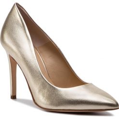 Szpilki SOLO FEMME - 34201-A8-I69/000-04-00 Złoty. Żółte półbuty damskie Solo Femme, bez wzorów, ze skóry, bez obcasa, na obcasie, bez zapięcia. Za 349,00 zł.