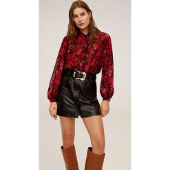 Mango - Bluzka Winona. Czerwone bluzki damskie Mango, xl, bez wzorów, z poliesteru, ze stójką, z długim rękawem. W wyprzedaży za 89,90 zł.
