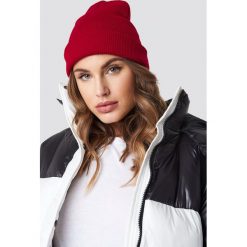 NA-KD Accessories Czapka Basic - Red. Czerwone czapki damskie marki NA-KD Accessories, bez wzorów, z materiału. Za 40,95 zł.