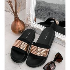 Klapki damskie Laura Mode WL035 Szampańskie. Klapki damskie LAURA MODE, bez wzorów, z tkaniny, bez obcasa. Za 69,00 zł.