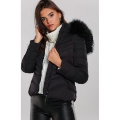 Czarna Kurtka Arndell. Czarne kurtki damskie Renee, na zimę, s, bez wzorów, z futra, długie. Za 219,99 zł.