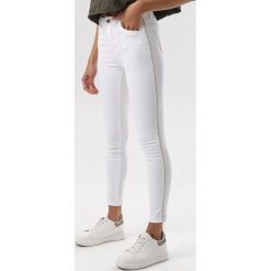 Białe Spodnie Skinny Saphanea. Białe spodnie damskie Born2be, xl, bez wzorów. W wyprzedaży za 119,99 zł.