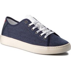 Tenisówki TOMMY JEANS - Light Textile Low EM0EM00102 Black Iris 431. Niebieskie półbuty męskie Tommy Jeans, bez wzorów, z jeansu, bez zapięcia. W wyprzedaży za 209,00 zł.
