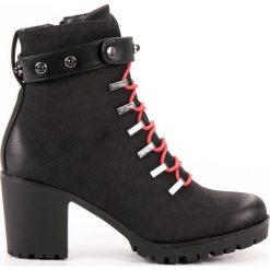 Vinceza czarne Modne Sznurowane Workery. Czarne botki damskie Vinceza, z zamszu, eleganckie, na wysokim obcasie, na sznurówki. W wyprzedaży za 189,00 zł.