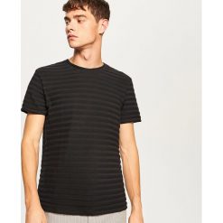 T-shirt z dzianiny strukturalnej - Czarny. Czarne t-shirty męskie Reserved, l, z dzianiny. Za 59,99 zł.