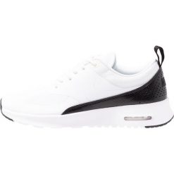 Nike Sportswear AIR MAX THEA Sneakersy niskie white/black. Białe sneakersy damskie Nike Sportswear, bez wzorów, z tworzywa sztucznego, bez zapięcia. Za 499,00 zł.