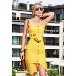 Sukienka GEOMA YELLOW. Żółte sukienki damskie Sukienka GEOMA YELLOW, s, bez wzorów, bez kołnierzyka, z krótkim rękawem, krótkie, mini. W wyprzedaży za 89,00 zł.