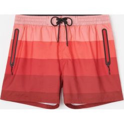 Szorty plażowe - Czerwony. Czerwone spodenki i szorty męskie Reserved, s, bez wzorów. Za 69,99 zł.