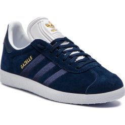 Buty adidas - Gazelle W CG6058 Conavy/Conavy/Ftwwht. Niebieskie półbuty damskie Adidas, na co dzień, bez wzorów, z zamszu, bez obcasa, na płaskiej podeszwie, bez zapięcia. W wyprzedaży za 249,00 zł.