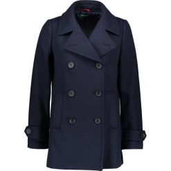 Kurtka w kolorze granatowym. Niebieskie kurtki damskie Benetton, bez wzorów, bez kaptura. W wyprzedaży za 179,95 zł.