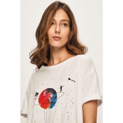 Answear - T-shirt. Białe bluzki damskie ANSWEAR, s, z nadrukiem, z bawełny, z okrągłym kołnierzem. Za 39,90 zł.