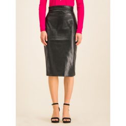 Spódnica skórzana Guess Fatima W01D76 WCKL0. Czarne spódniczki damskie Guess, xs, z aplikacjami, ze skóry ekologicznej, midi. W wyprzedaży za 319,00 zł.
