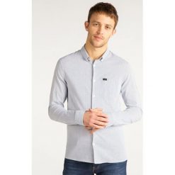 Koszula Lee Button Down L66XDELR. Niebieskie koszule męskie Lee, m, bez wzorów, z elastanu, casualowe, button down, bez rękawów. W wyprzedaży za 169,00 zł.