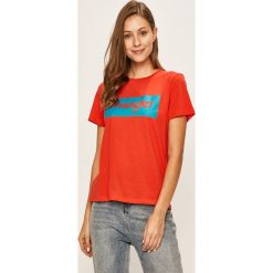 Wrangler - T-shirt. Czerwone bluzki damskie Wrangler, s, z nadrukiem, z bawełny, z okrągłym kołnierzem. Za 79,90 zł.