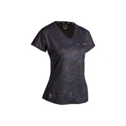 Koszulka tenisowa TS Soft 500 damska. Różowe t-shirty damskie marki ARTENGO, bez wzorów, z elastanu, sportowe, z dekoltem na plecach. Za 34,99 zł.
