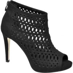 Szpilki damskie peep-toe Catwalk czarne. Czarne szpilki Catwalk, bez wzorów, ze skóry, z otwartym noskiem, bez obcasa, na obcasie, na zamek. Za 139,90 zł.