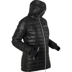 Kurtka outdoorowa pikowana bonprix czarny. Czarne płaszcze damskie marki bonprix, bez wzorów, bez kaptura. Za 89,99 zł.