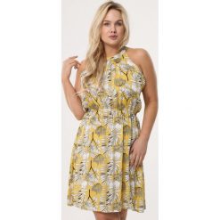 Żółta Sukienka Calm As. Żółte sukienki damskie Born2be, na co dzień, xl, bez wzorów, bez kołnierzyka, bez rękawów, mini, proste. Za 69,99 zł.
