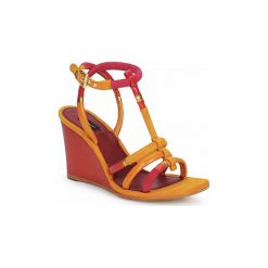 Sandały Marc Jacobs MJ16439. Żółte sandały damskie marki Marc Jacobs, bez wzorów, bez obcasa, bez zapięcia. Za 2031,20 zł.