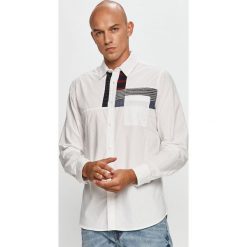 Desigual - Koszula bawełniana. Białe koszule męskie Desigual, s, bez wzorów, z bawełny, klasyczne, z klasycznym kołnierzykiem, z długim rękawem. Za 469,90 zł.