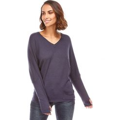 Sweter w kolorze granatowym. Niebieskie swetry damskie L'étoile du cachemire, bez wzorów, z kaszmiru, klasyczne, bez rękawów, bez kaptura. W wyprzedaży za 129,95 zł.