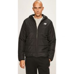 New Balance - Kurtka. Czarne płaszcze męskie New Balance, s, bez wzorów, z poliesteru, krótkie, z kapturem. W wyprzedaży za 299,90 zł.